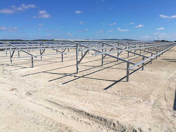 Strutture-fotovoltaico-su-misura-per-campo-aperto Strutture-fotovoltaico-su-misura-per-campo-aperto